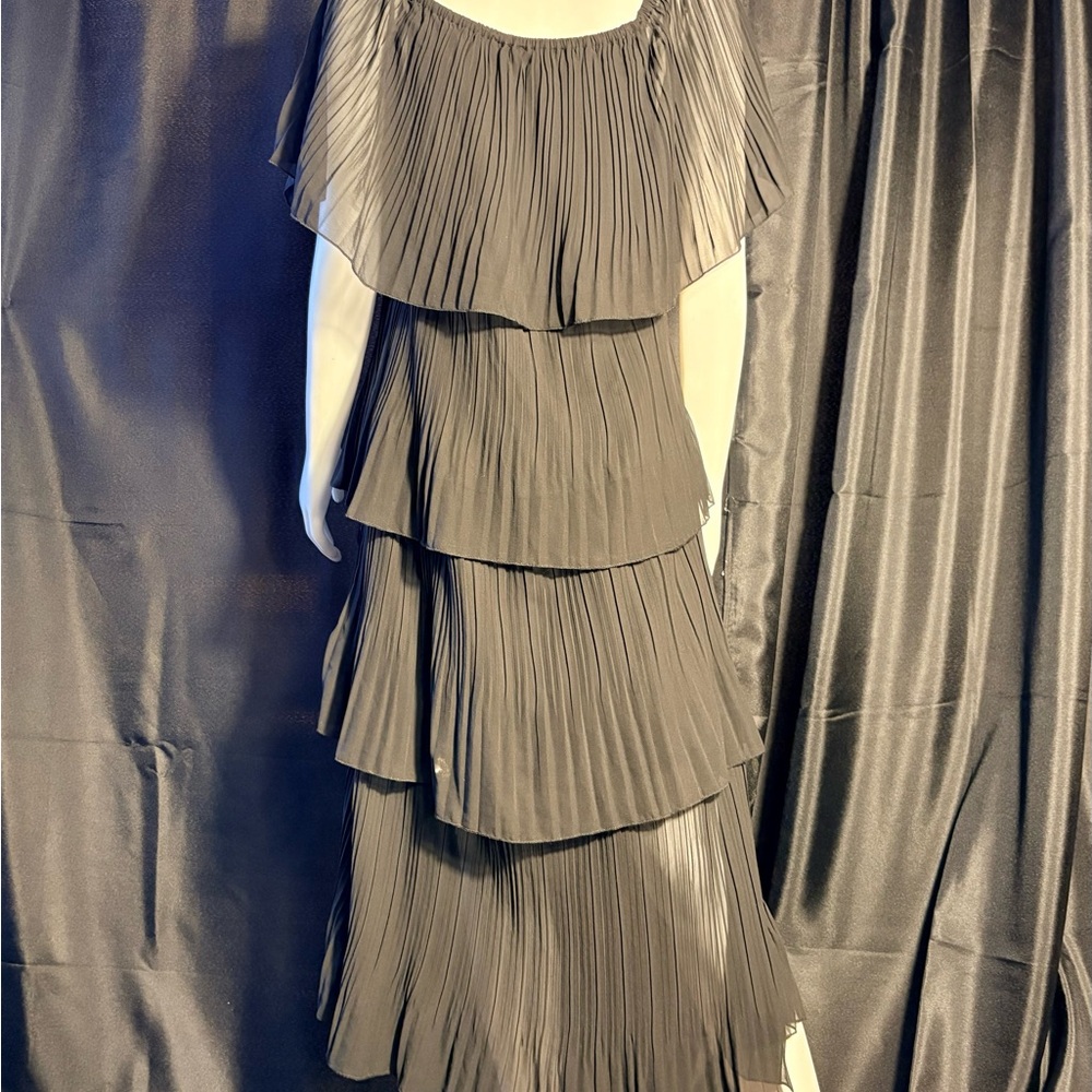 Black Pleated Tiered Maxi Dress - Square Neck Flutter Sleeve XL